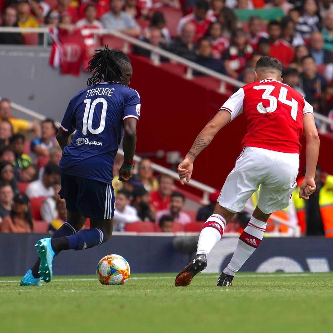 バートランド・トラオレさんのインスタグラム写真 - (バートランド・トラオレInstagram)「Bon match test hier vs Arsenal🔴🔵🦁 le travail continue💪🏾#credit @ck____90 #ato #ato #10 ⚽️🇧🇫」7月30日 6時13分 - bertrandtraore10