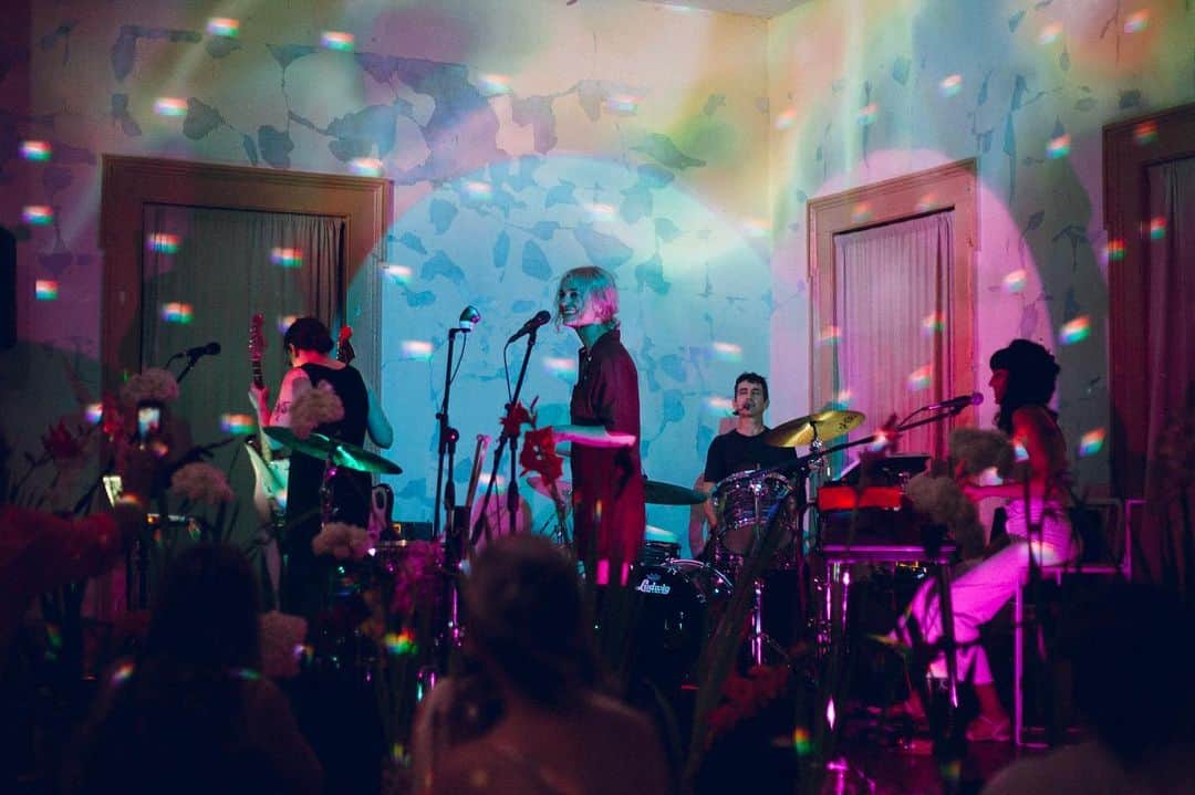 ファイン・フレンジーのインスタグラム：「more from the dreamy  @hasbeensandwillbees  show ✨✨✨ ♥️ we are so excited to spread moonlite all over the west coast (photo by @denzelgolatt )」