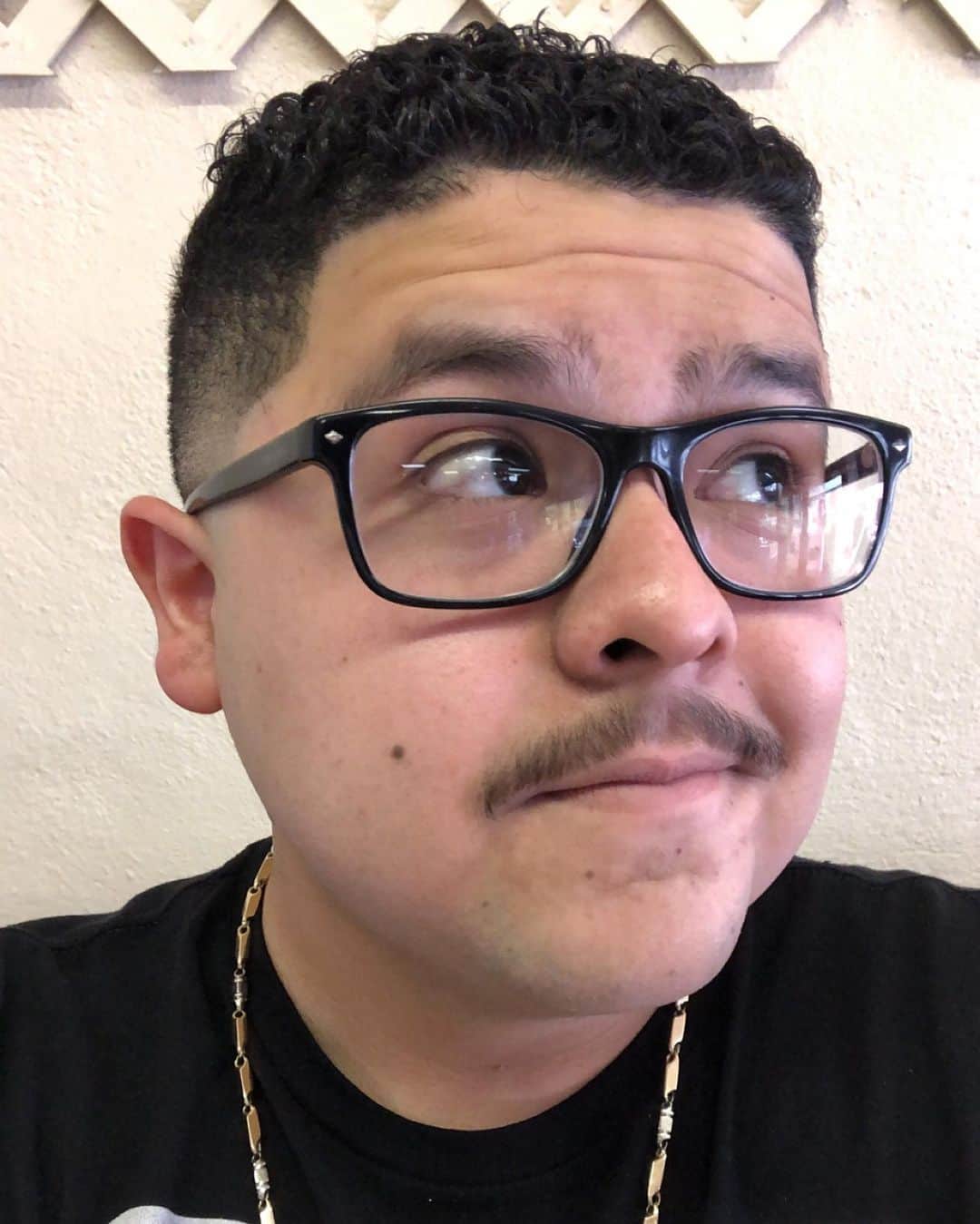 リコ・ロドリゲスのインスタグラム：「Major Paul Blart: Mall Cop vibes #SummerOfTheStache」