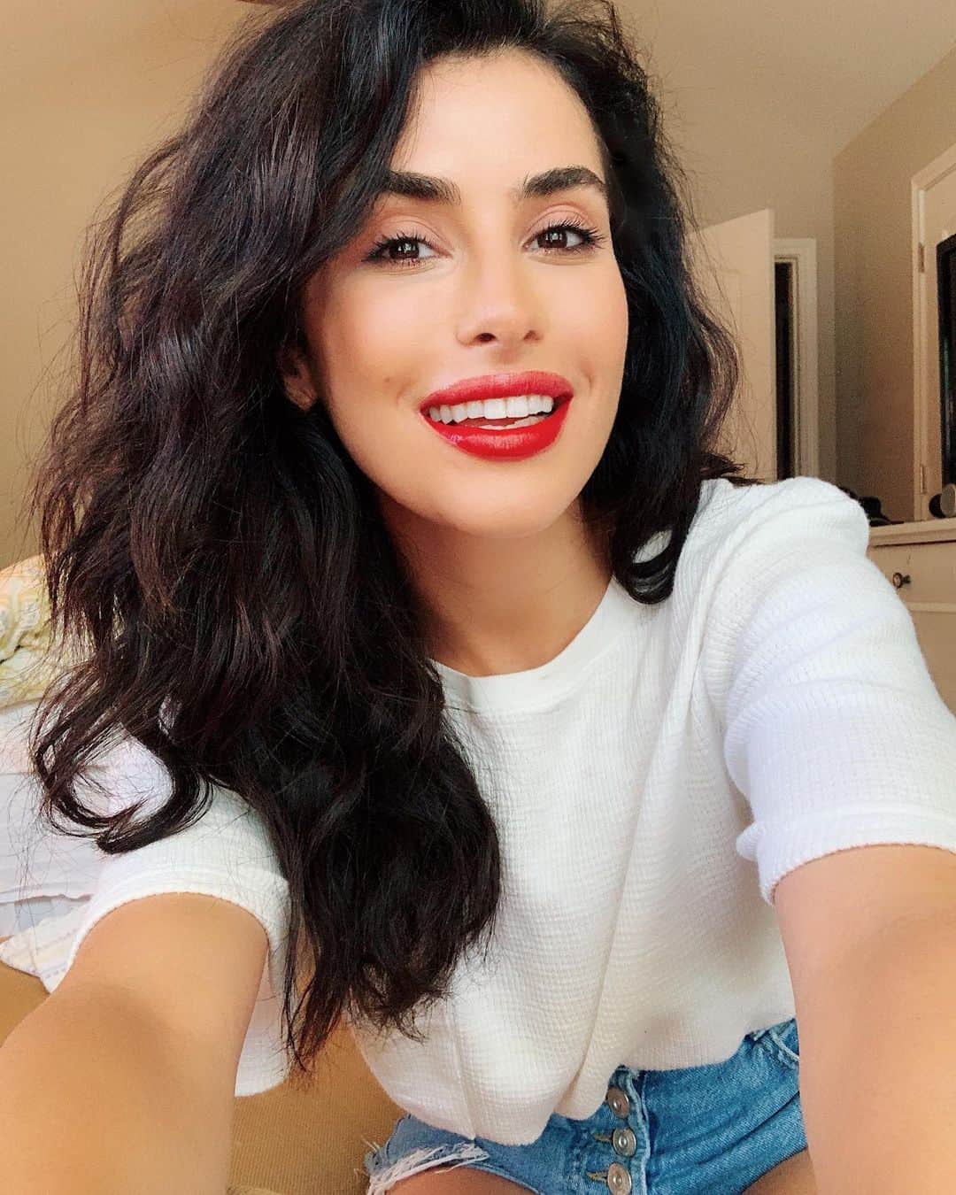 Sazan Hendrixさんのインスタグラム写真 - (Sazan HendrixInstagram)「Life is 10% what happens to you and 90% how you respond to it 👏🏼.. so good 🙌🏼 P.S. Today is #NationalLipstickDay so join me in posting a lipstick selfie to support the children of @stjude using #ForTheKiss. This is not a sponsored post! See my stories for more 💋 #happymonday」7月30日 4時59分 - sazan