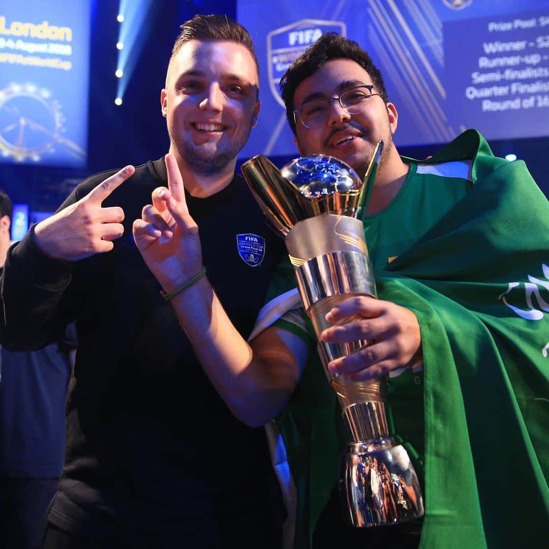 FIFAワールドカップさんのインスタグラム写真 - (FIFAワールドカップInstagram)「It’s a #FIFAeWorldCup week 😁  Will @msdossary7 retain his global crown? 👑  We can’t wait to see what’s in store for 2019! Action takes place 2-4 August at The O2 in London 🇬🇧 #FIFAeWorldCup #London #TheO2 #FIFA19」7月30日 5時01分 - fifaworldcup