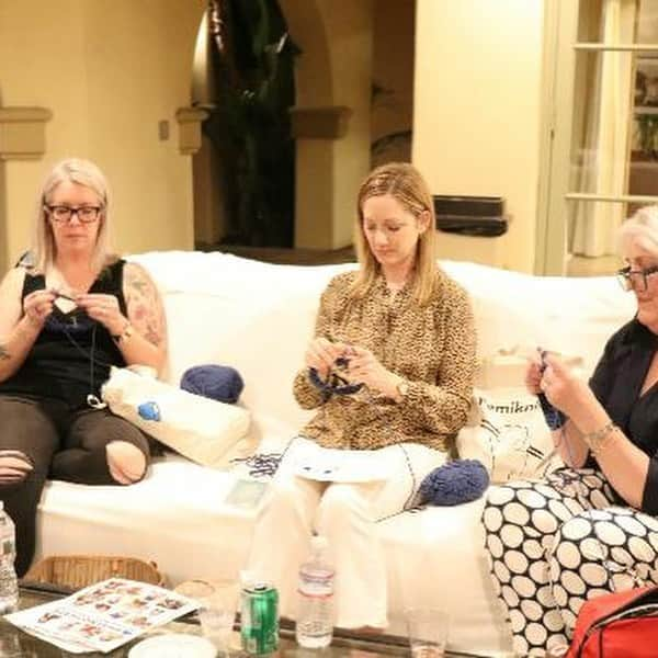 ジュディ・グリアさんのインスタグラム写真 - (ジュディ・グリアInstagram)「It was like a dream.....was it a dream? @officialvannawhite had my needlework group to her beautiful home to knit @hat_not_hate hats to support @boxoutbullying ! Thank you @shiraroars for organizing and to you and Vanna for feeding us and giving us alcohol and cookies! For those of you who still want to participate, knit or crochet a blue hat and send to:  HAT NOT HATE  Lion Brand Yarn Co. 140 Kero Road, Carlstadt, NJ 07072 The deadline is close, BUT THERE’S STILL TIME!! I still have to sew in my ends and finish my last hat!」7月30日 5時07分 - missjudygreer