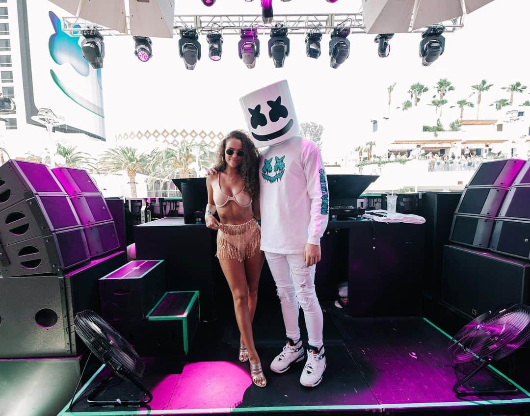 マディソン・ペティスさんのインスタグラム写真 - (マディソン・ペティスInstagram)「It’s your birthday go & light it up ✨ @marshmellomusic made it right at @kaoslasvegas 🙌🏼 📸 @jakechams」7月30日 5時28分 - madisonpettis