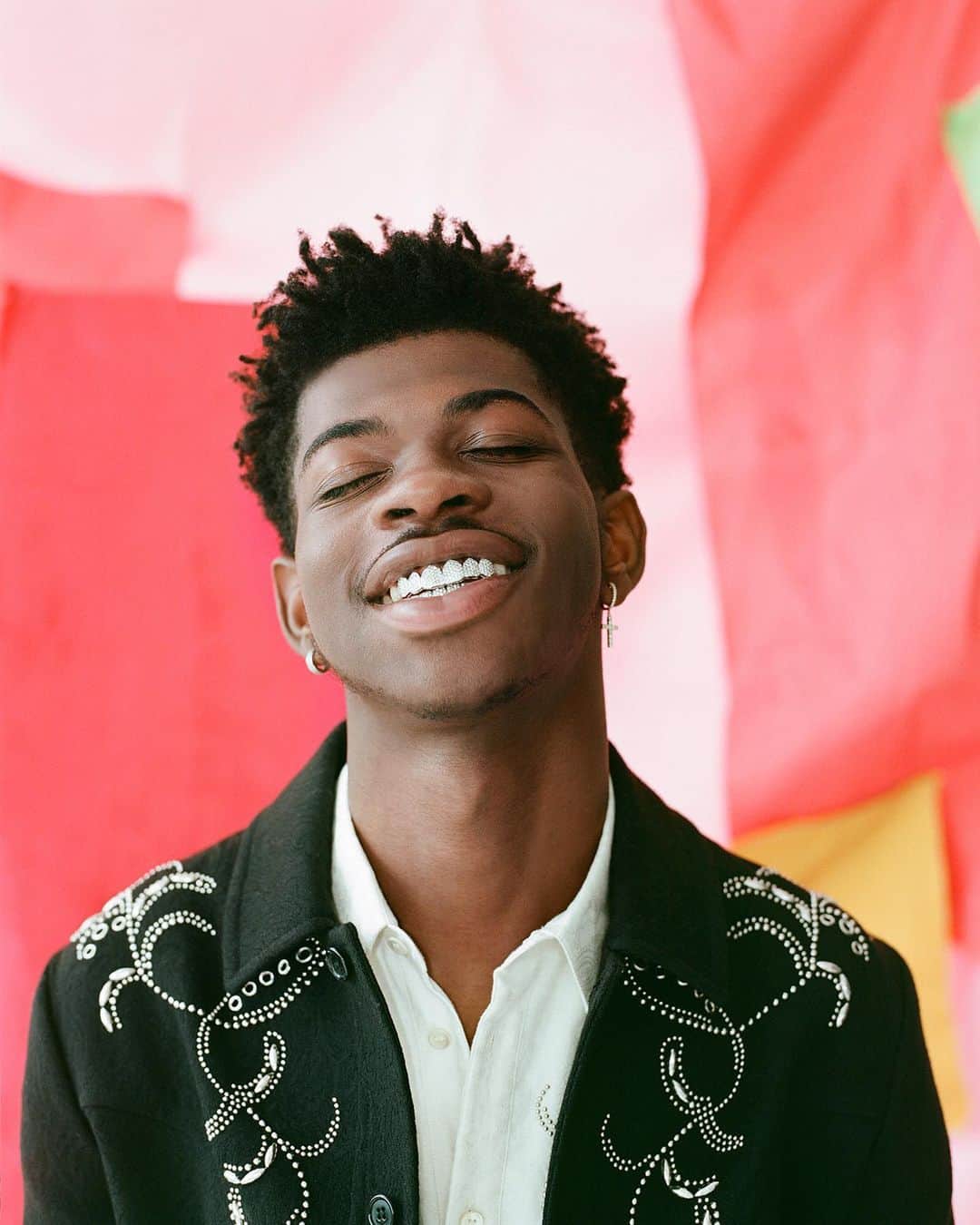 Teen Vogueさんのインスタグラム写真 - (Teen VogueInstagram)「Lil Nas X has made history yet again. "Old Town Road" is officially the longest running No. 1 song in U.S. chart history. 🎉🤠🐎🎶 At the link in bio, the 20-year-old rapper tells Teen Vogue why "nothing is off limits" in his first ever cover story. 📸: @camilafalquez」7月30日 5時29分 - teenvogue