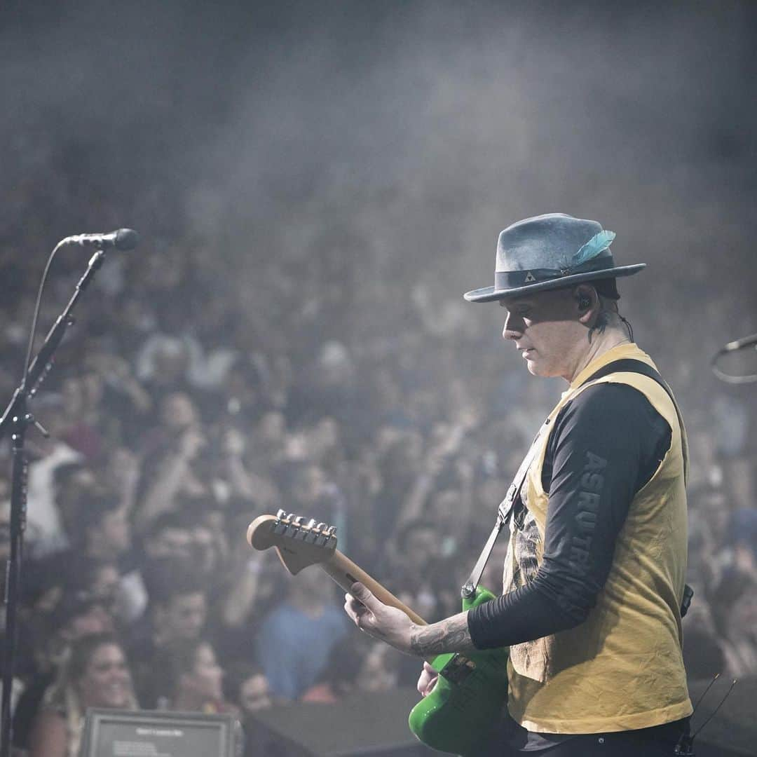 blink-182さんのインスタグラム写真 - (blink-182Instagram)「ATLANTA! That was fun ☝️ onward and upward to Jacksonville and Texas coming up! #enematour 📸: @adamdegross」7月30日 5時32分 - blink182