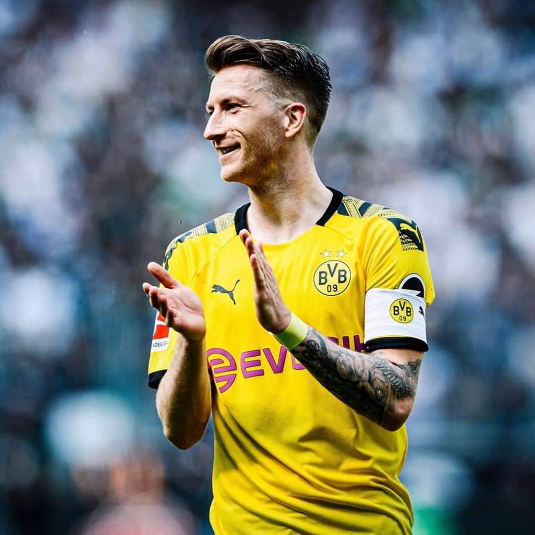 マルコ・ロイスのインスタグラム：「Ich freue mich sehr über die Auszeichnung zum „Fußballer des Jahres“ und möchte mich bei allen bedanken, die für mich gestimmt haben. Ein großes Dankeschön geht aber natürlich an mein @bvb09 Team, meine Familie und natürlich an die Fans für die tolle Unterstützung! 👍 🔜 Supercup 2019 💪🤟」