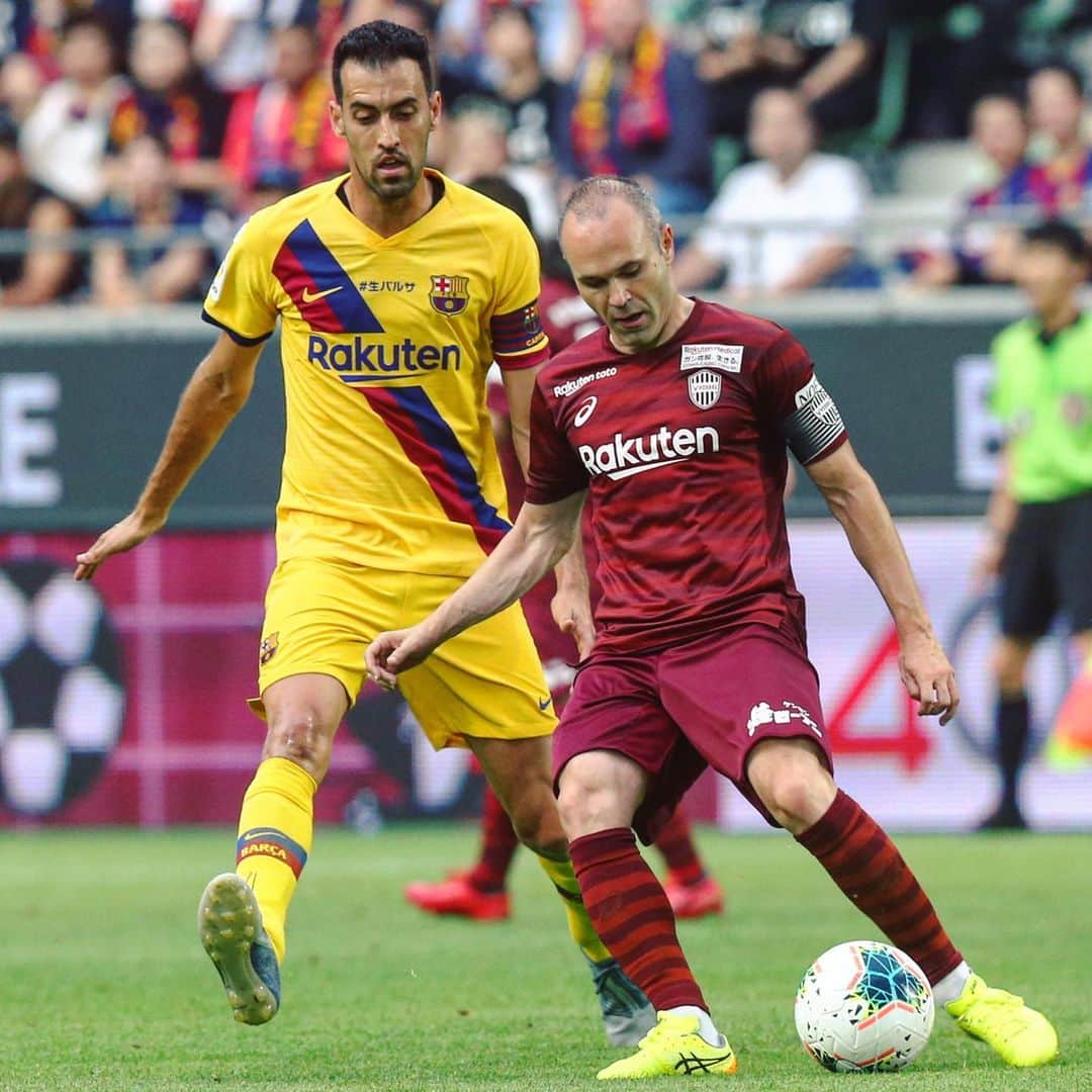 LFPさんのインスタグラム写真 - (LFPInstagram)「ICONIC 💯 • #Iniesta #LaLigaIcons #Busquets #Barça #Japan #LaLiga #LaLigaSantander」7月30日 5時33分 - laliga