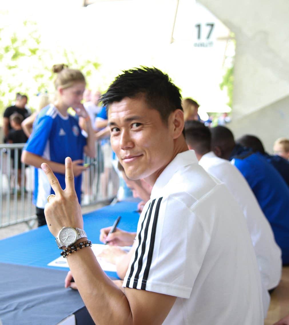 のインスタグラム：「土曜日はファンデーでした⚪️🔵 Fan’s Day @rcsa  Photo @2spseb  #fans#day#rc#strasbourg#alsace#france#ファンデー#ストラスブール#フランス」