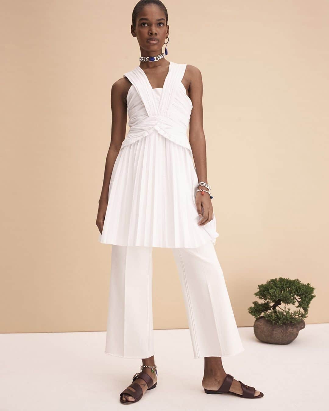 のインスタグラム：「Summer whites. Discover How To Wear Them at DerekLam.com」