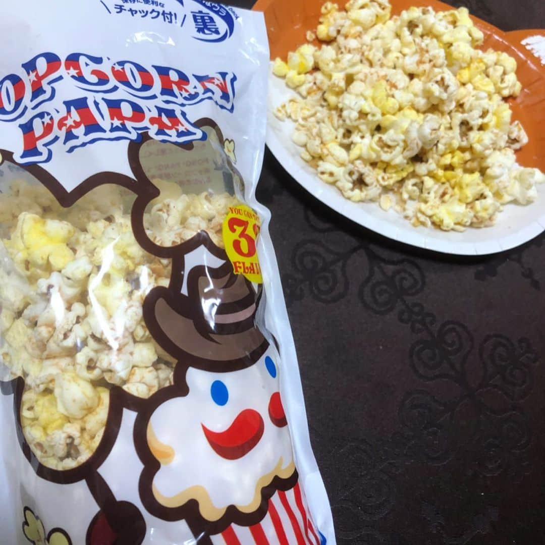 世手子さんのインスタグラム写真 - (世手子Instagram)「Home party second after practice（^人^） Hot sandwich and popcorn party(*´◒`*) Thank you everyday(о´∀`о) Wonderful comments HAPPY HAPPY(๑˃̵ᴗ˂̵) @gh_beer  なんか恒例にしてしまった 練習後のホームパーティ(*^ω^*) 8/4の #アコースティックライブ にむけてみんなで練習したよー(*´∀`)♪ その後はおつかれホームパーティ 第二弾✌︎('ω')✌︎ #グリーンハウス の #ホットサンドメーカー 使ってみたよo(^o^)o #2枚焼きで便利 ！ 更に #平面プレートも付属 してるから#大きく広げてホットプレートに なつちゃつねー！！ 色んな味の #サンドイッチ 作ってもうた！ @popcornpapa.jp #えびしお#新商品#夏季限定#popcornpapa もいいおつまみでしたっっ #おうちカフェ #キッチン家電 #サンドイッチ #おうちごはん #ホットサンド #便利な電源ONとOFFスイッチタイマー #温度過昇防止装置付き #取り外せるプレートで丸洗い #便利なレシピブックが付属 #ケーブルが巻ける #料理好きな人と繋がりたい #greenhouse_fan 　#ポップコーン　#ポップコーンパパ #OSAKA　#大阪　#大阪名物　#ユニバ　#ポップコーン好きと繋がりたい　 #コエタス」7月29日 21時12分 - rojide