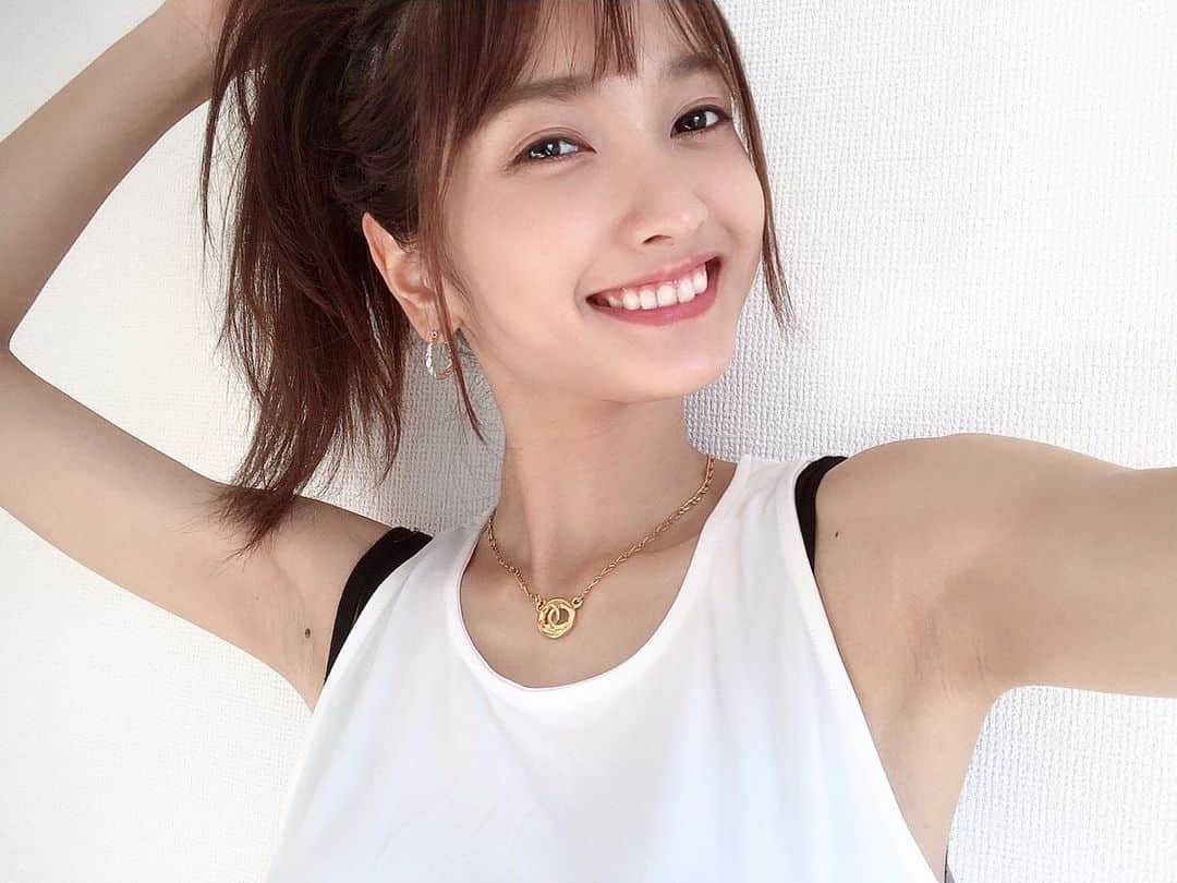 のインスタグラム：「@speedbijiri2019 に行ってきた❤️ . imooveと整体やってもらったんだけど、 imooveは本当ストレッチしてる 感覚で全然辛くないし、 整体も痛くなくて寝てるだけ！ . なのに効果もすぐ実感できて、 運動嫌いなレイにはぴったりでした😚笑  #美容整骨﻿  #Speed小顔﻿  #Speed美尻﻿  #日本美容整骨学院  #美尻  #美尻になりたい  #産後骨盤矯正」