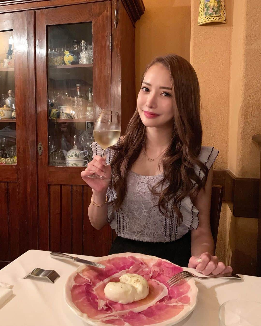 伊東亜梨沙さんのインスタグラム写真 - (伊東亜梨沙Instagram)「お気に入りのitalianでdinner🍾 . topsは @charubon.kobe の🥀 可愛いの多くてここでトップス4つ注文しちゃった🤭w . . #ドンチッチョ #トラットリアシチリアーナドンチッチョ #dinner #italian #ありログ」7月29日 21時11分 - arisa__917m