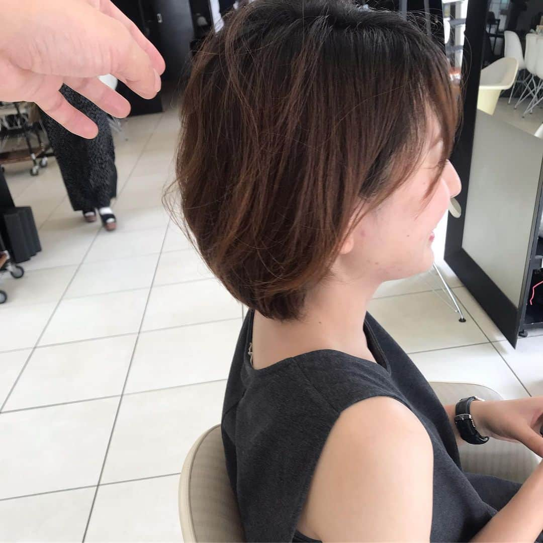 ショートヘアカタログ・紺野 善仙さんのインスタグラム写真 - (ショートヘアカタログ・紺野 善仙Instagram)「🍋お知らせ#紺野ショート 8月の予約全て埋まりました！ 本当にありがとうございます どうしてもの方はdm下さい （リピーターさまのみ） 又、7月より リピーターさまの予約を 優先的にお取りする為に、 ご新規さまの予約は お取りしておりませんでしたが、 今後ずっと続く訳ではなく 一時的な対応です。 沢山のお問い合わせありがとうございました。 期間は未定ですが年内には！ . 僕は、今携帯の画面を見ている ”私なんかが行ってもいいのかな” と思っている人に 喜んでもらいたい それをずっと続けたい⚡︎」7月29日 21時15分 - nori190