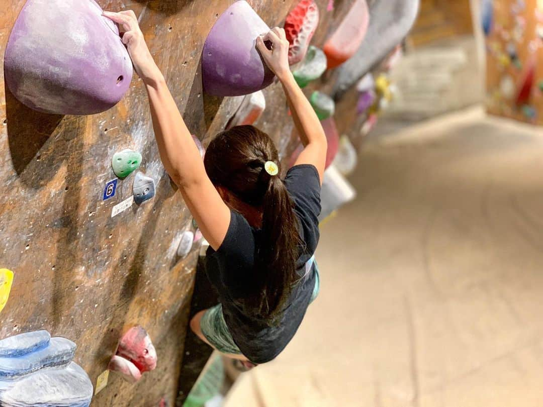 尾上彩さんのインスタグラム写真 - (尾上彩Instagram)「I climbed at Fish and Bird yesterday🧗‍♀️🐟🐥 ・ 昨日はかなり久しぶりのジム遠征🧗‍♀️🐟🐥 今日は筋肉痛で全身バキバキ…🥶 Photo by @mei_kotake 📷」7月29日 21時16分 - aya_onoe