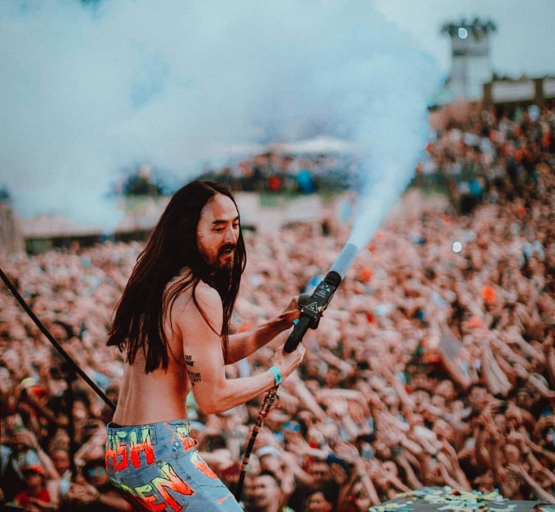 スティーヴ・アオキさんのインスタグラム写真 - (スティーヴ・アオキInstagram)「Look at all those flags!! Where r u from? Tag yo flag! @tomorrowland I love u」7月29日 21時22分 - steveaoki