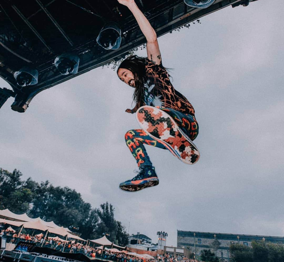 スティーヴ・アオキさんのインスタグラム写真 - (スティーヴ・アオキInstagram)「Look at all those flags!! Where r u from? Tag yo flag! @tomorrowland I love u」7月29日 21時22分 - steveaoki