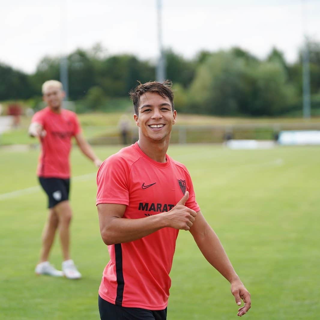 オリベル・トーレスのインスタグラム：「👟⚽️👍」