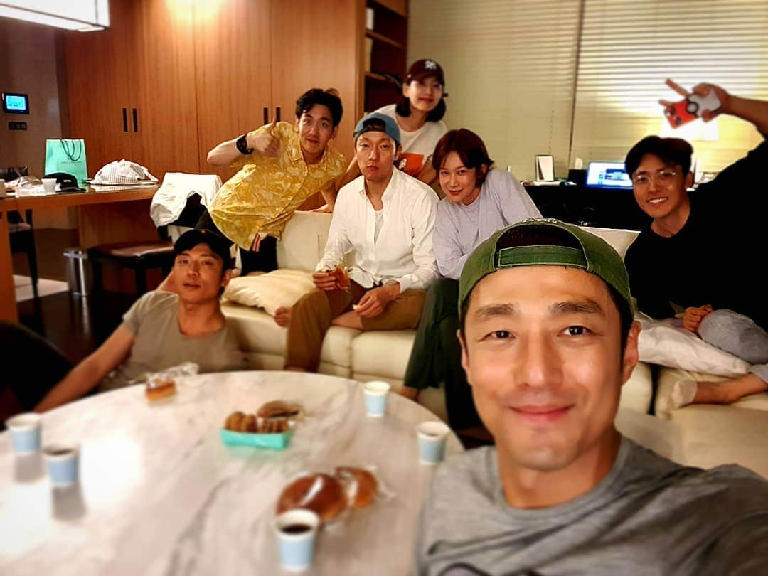 チ・ジニさんのインスタグラム写真 - (チ・ジニInstagram)「#지정생존자. 9화 시작!!! @ikkle_entertainment 모여서 본방사수!!」7月29日 21時42分 - actor_jijinhee