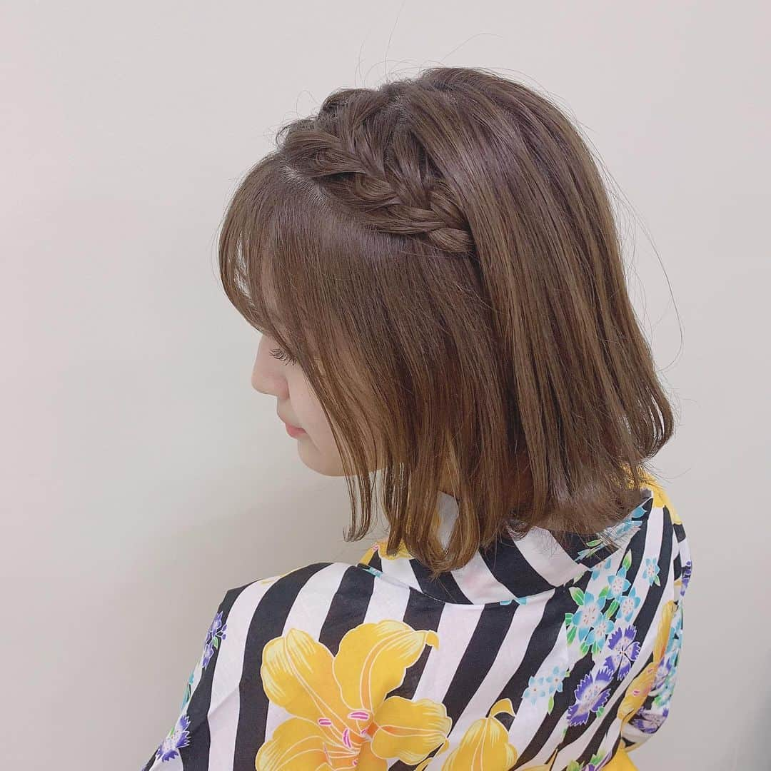 北野瑠華さんのインスタグラム写真 - (北野瑠華Instagram)「このヘアアレンジは 編み込んでゴムで結んでるだけ！ 簡単だからやってみてね☺︎ ま。やったのメイクさんなんだけどね。 あとインナーカラーのオレンジどっかいった！ ま。今の色の方が好きなんだけどね☺︎ #浴衣ヘアアレンジ #インナーカラー」7月29日 21時43分 - rukakitano0525