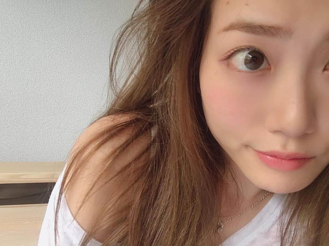 菜々香のインスタグラム：「むに。 お腹空いて餃子100個たべたい。 と思って餃子食べにきたけど100個は無理だね流石に。 あ、ツイッターでファンクラブ作ったたんだー💗fans' っていうやつ！ 気が向いたら入ってね〜 絶対入ってね〜 笑  #instananaka#nanaka#菜々香」
