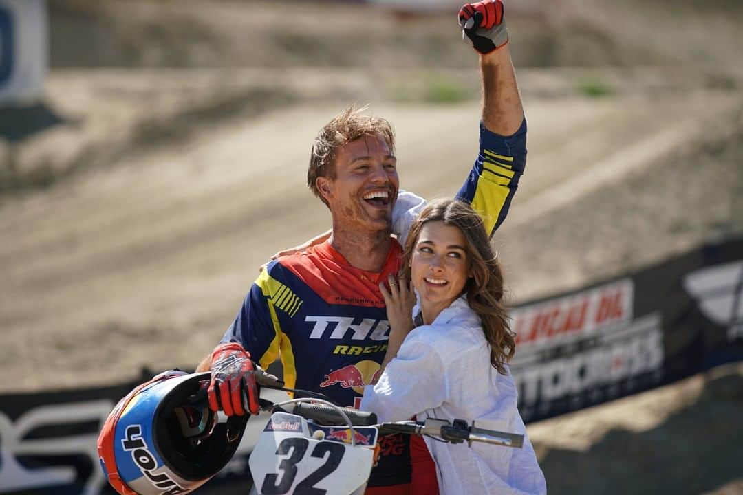 Racer X Onlineさんのインスタグラム写真 - (Racer X OnlineInstagram)「Motocross is making its return to the silver screen in August with #BennettsWar! Subscribe or renew your subscription to Racer X now, and we’ll fly four lucky readers round-trip to L.A. with tickets to the August 13 red-carpet premiere. *See official rules* | Link in bio⁠」7月29日 22時00分 - racerxonline
