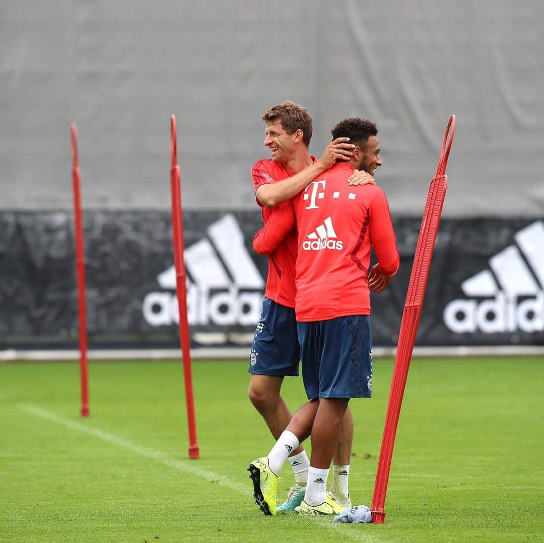 トーマス・ミュラーさんのインスタグラム写真 - (トーマス・ミュラーInstagram)「We are well prepared for our match tomorrow against @fenerbahce 💪🏻🏋️‍♂️⚽️Are you going to come to the @allianzarena?  #fcbayern #packmas #miasanmia #blasdiebackenauf#derwardrin#cocotolissoaliassonnyanderson」7月29日 22時03分 - esmuellert