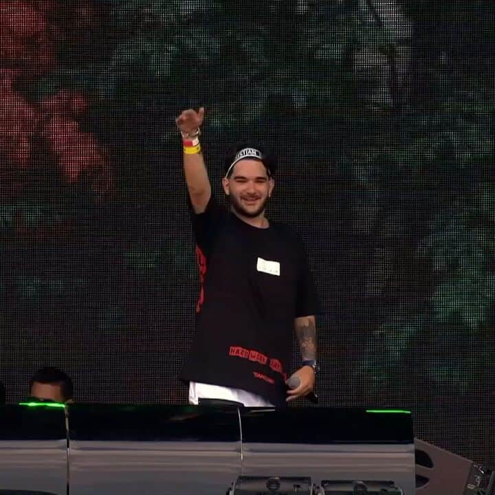 のインスタグラム：「Keep those fists pumping 'cause @angemimusic & @futuristicpolarbears' 'Odyssey' is out now. ✊🏻/ @tomorrowland #angemi #futuristicpolarbears #odyssey #tomorrowland #festival #newmusic #newmusicmonday #release #spinninrecords #outnow」