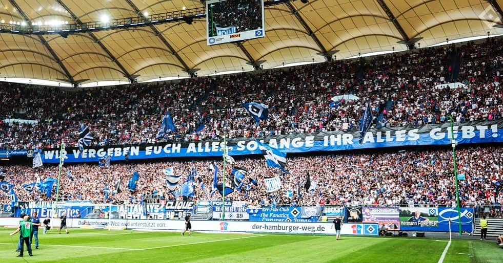 ハンブルガーSVさんのインスタグラム写真 - (ハンブルガーSVInstagram)「Auf geht’s, Hamburg! Alle zusammen!  #nurderHSV #Fans #Choreo #HSVSVD  ____ 📸 @foto_matze」7月29日 22時14分 - hsv