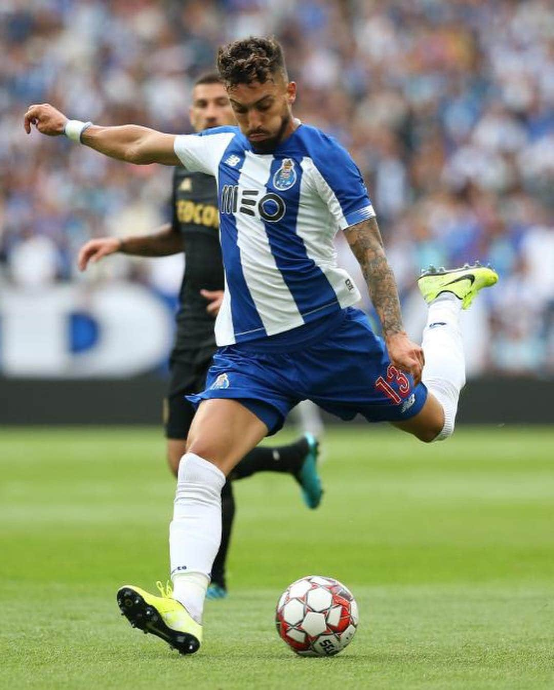 アレックス・ニコラオ・テレスさんのインスタグラム写真 - (アレックス・ニコラオ・テレスInstagram)「Apresentação 19/20 💙⚽️🙏🏽 @fcporto」7月29日 22時07分 - alextelles13