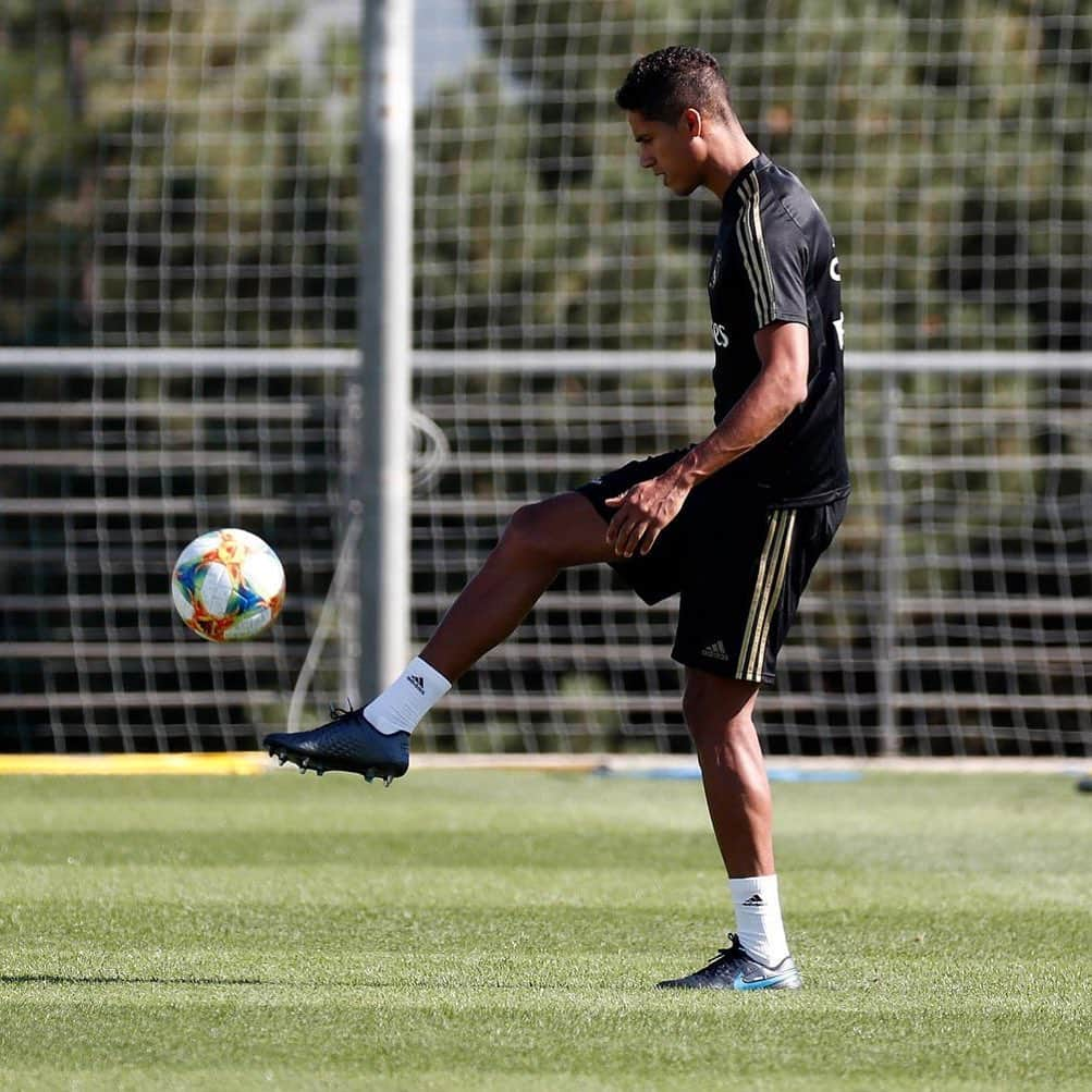 ラファエル・ヴァラーヌさんのインスタグラム写真 - (ラファエル・ヴァラーヌInstagram)「Monday training @realmadrid ⚽️ #TeamVarane」7月29日 22時16分 - raphaelvarane