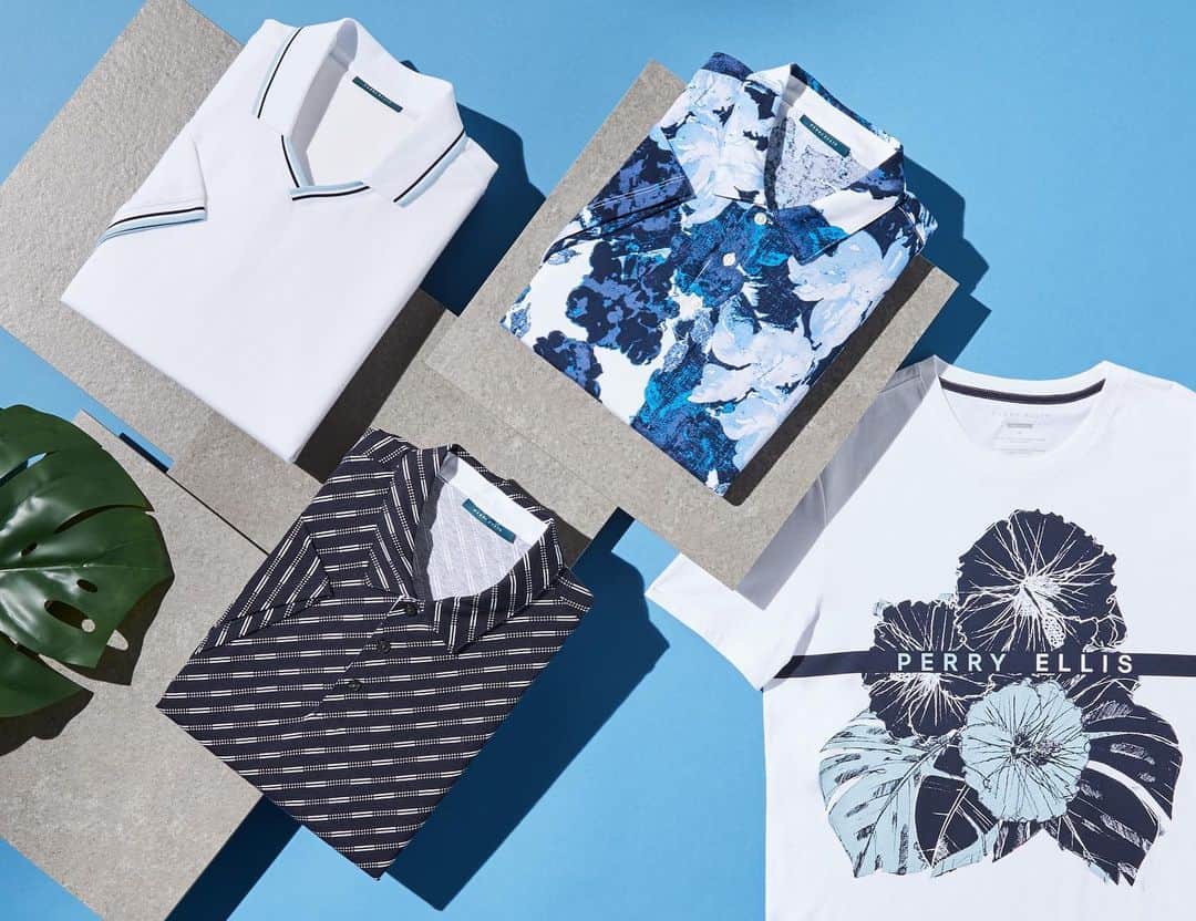ペリーエリスのインスタグラム：「Cool blues for hot days. Tap to shop. #PerryEllis #LifeReadySince1976」