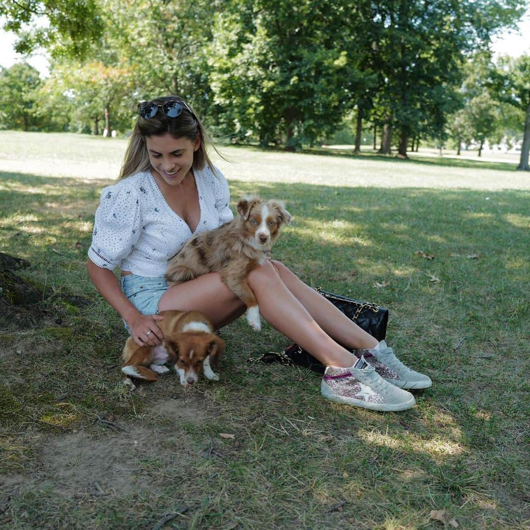 ベレン・モゾさんのインスタグラム写真 - (ベレン・モゾInstagram)「Went to see the Washington Monument, but decided to stay under a tree. 🥵🥵 Good call #tacothetoyaussie !」7月29日 22時24分 - belenmozo