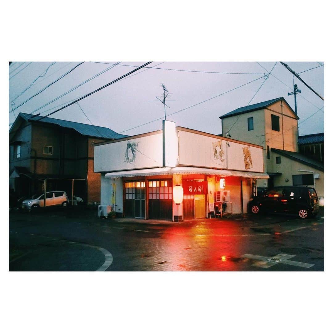 七咲友梨さんのインスタグラム写真 - (七咲友梨Instagram)「夕暮れ時に知らない町にひとり。  静岡にいます。」7月29日 22時24分 - nanasaki_yuri