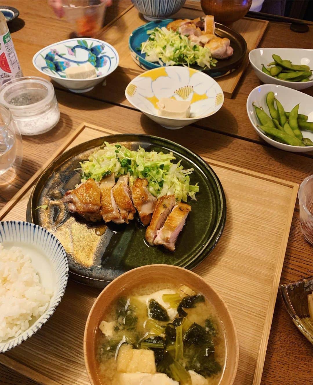鈴木六夏さんのインスタグラム写真 - (鈴木六夏Instagram)「この食卓を見てQが 「みかん〜！みかん〜〜！！み〜か〜〜ん〜〜っっ！！」と 叫んでたんだけど  ど、どれ...？🤣🍊❓」7月29日 22時29分 - rikuka.62