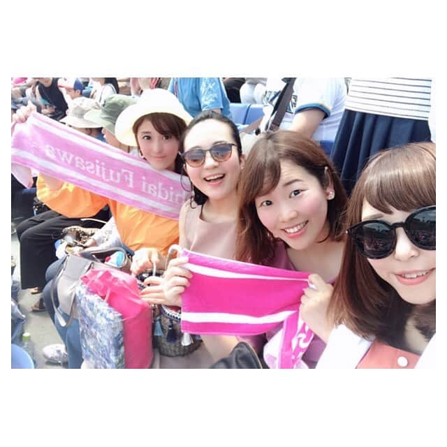 川口智美のインスタグラム：「決勝戦は、#東海大相模 が1試合の 大会タイ記録となる ホームラン5本を 含む合計26安打の24-1 で勝利し、 我が母校 #日大藤沢 は神奈川県大会 準優勝という形で幕を閉じました。 「打倒 相模」を目標に今大会を勝ち抜いてきただけに OGとして悔しさは残りますが、  エースの #武冨陸 投手を始め 主将の #森田克 選手、 キャッチャーの #牧原巧 選手など 全員が攻守に渡って本当に素晴らしい活躍を 見せてくれました！  23年ぶりの決勝進出という #日藤 の歴史を塗り替えてくれた 誇り高き後輩達。  ここまで連れて来てくれて有難う！ #日藤野球部 のみんなには 感謝の気持ちしかないです。  まずは、ゆっくり休んでください！ 心から、お疲れ様でした✨  #高校野球 #決勝 #神奈川県大会 #野球部 #横浜スタジアム #ハマスタ #野球応援 #ダンス部 OG #チア #ひみつのアッコちゃん #ミッキー #魔曲 #メガホンミッキー #応援名物 #NF #青春 #大好きな母校 #山本昌 さんの出身校」