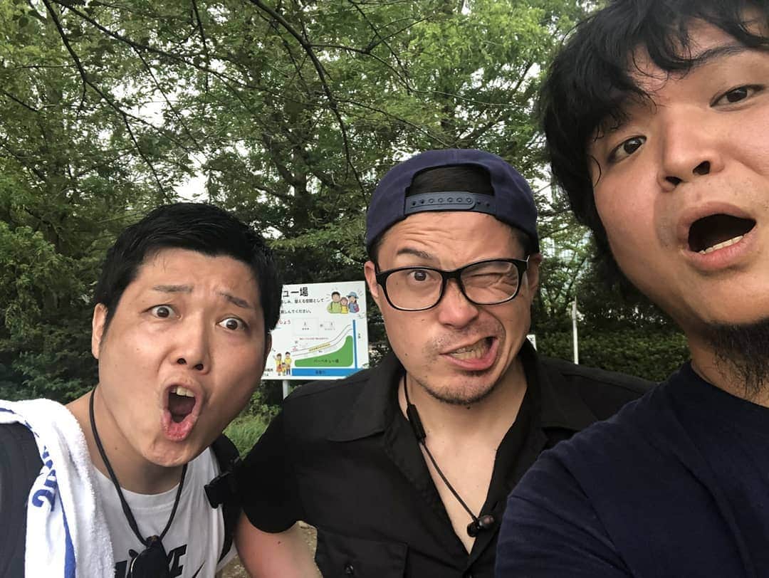 延本英祥のインスタグラム：「. . 夏の始まり♪  府中のライブハウス flightのドン！？ まさしくんに誘ってもらって  今年初の夏っぽい事  40人ぐらいいたかなぁ ありがとう  #BBQ　#多摩川 #夏の思い出2019」