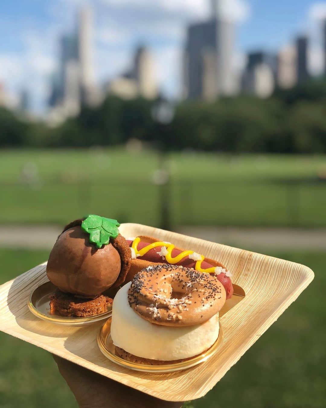 DOMINIQUE ANSEL BAKERYさんのインスタグラム写真 - (DOMINIQUE ANSEL BAKERYInstagram)「Our New York Collection is back in Soho for the rest of the summer through Labor Day. Here’s just a few of our favorites out for a picnic: Everything Bagel & Schmear Pavlova with cheesecake mousse and sour cherry jam, our Stroll in Central Park Chocolate Hazelnut Acorn, and the Haute Dog with raspberry cremeux, passion fruit “mustard,” and ladyfingers.」7月29日 22時33分 - dominiqueansel