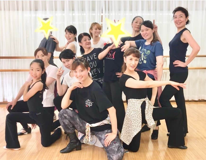 愛風ゆめさんのインスタグラム写真 - (愛風ゆめInstagram)「#タカラジェンヌ #ヒロインレッスン #男役 #ダンス #レッスン 皆さんに喜んで頂けました🕺❤️ ＊ やっぱり男役さん、素敵ぃぃぃ‼️‼️‼️‼️‼️✨ 煌海先生の一仕草に、みんなため息、見惚れていましたぁ😍💘 普段のレッスンと全く違った動きに、戸惑いながらも、多くの発見があったようです❤️❤️❤️ ＊ サリィのレッスンは、愛に溢れていて、面白くて、分かりやすくて🎶 やっぱり大好きな同期です💗😘 写真２枚目、集合写真の煌海さん、 すっごく格好いいでしょ‼️‼️‼️ …同期萌えでございます☺️💓 ＊ #宝塚 #月組 #94期 #同期 #男役 と#娘役 また開催したいなぁ〜❤️あら🤭偶然の #姉妹コーデ ね✋💓」7月29日 22時47分 - yume_aikaze