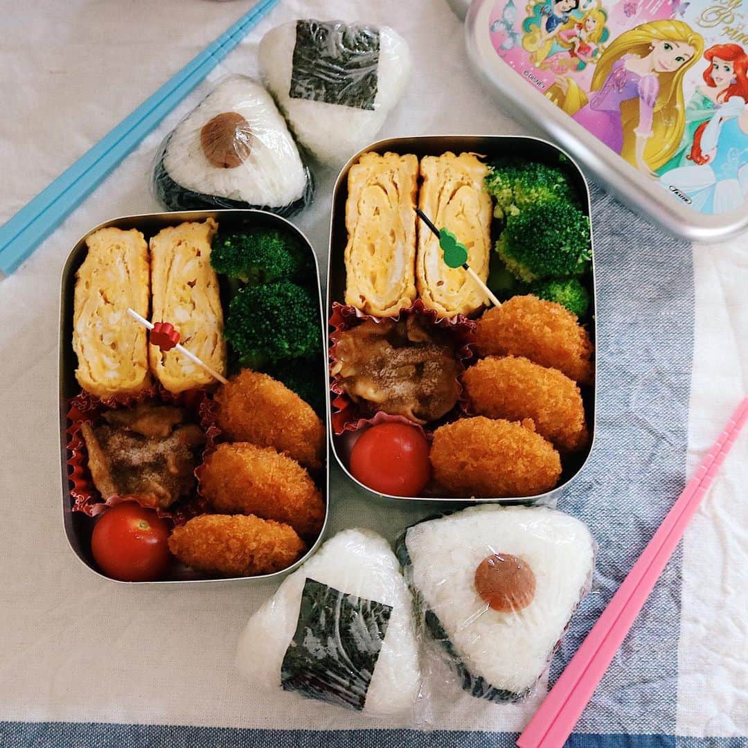 ゆかり/yukariのインスタグラム：「弁当 * ようやくプールに入れている子供たち。よかったね。 * * * #おうちごはん #うちごはん #昼ごはん #おひるごはん #ランチ #料理 #手料理 #お弁当 #弁当 #自炊 #家庭料理 #料理好きな人と繋がりたい #暮らし #テーブルコーディネート #おうちごはんLover #food #japanesefood #foodpic #lunchbox #bento #和食 #今日のお弁当」