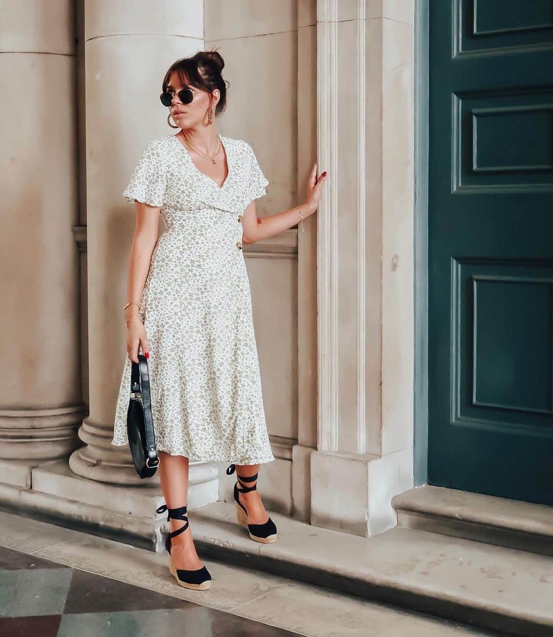 ALDO shoesさんのインスタグラム写真 - (ALDO shoesInstagram)「Take the heat off. Taking tips from London blogger @gabriellewearsdenim on dressing for hot summer days. #AldoUK」7月29日 22時54分 - aldo_shoes