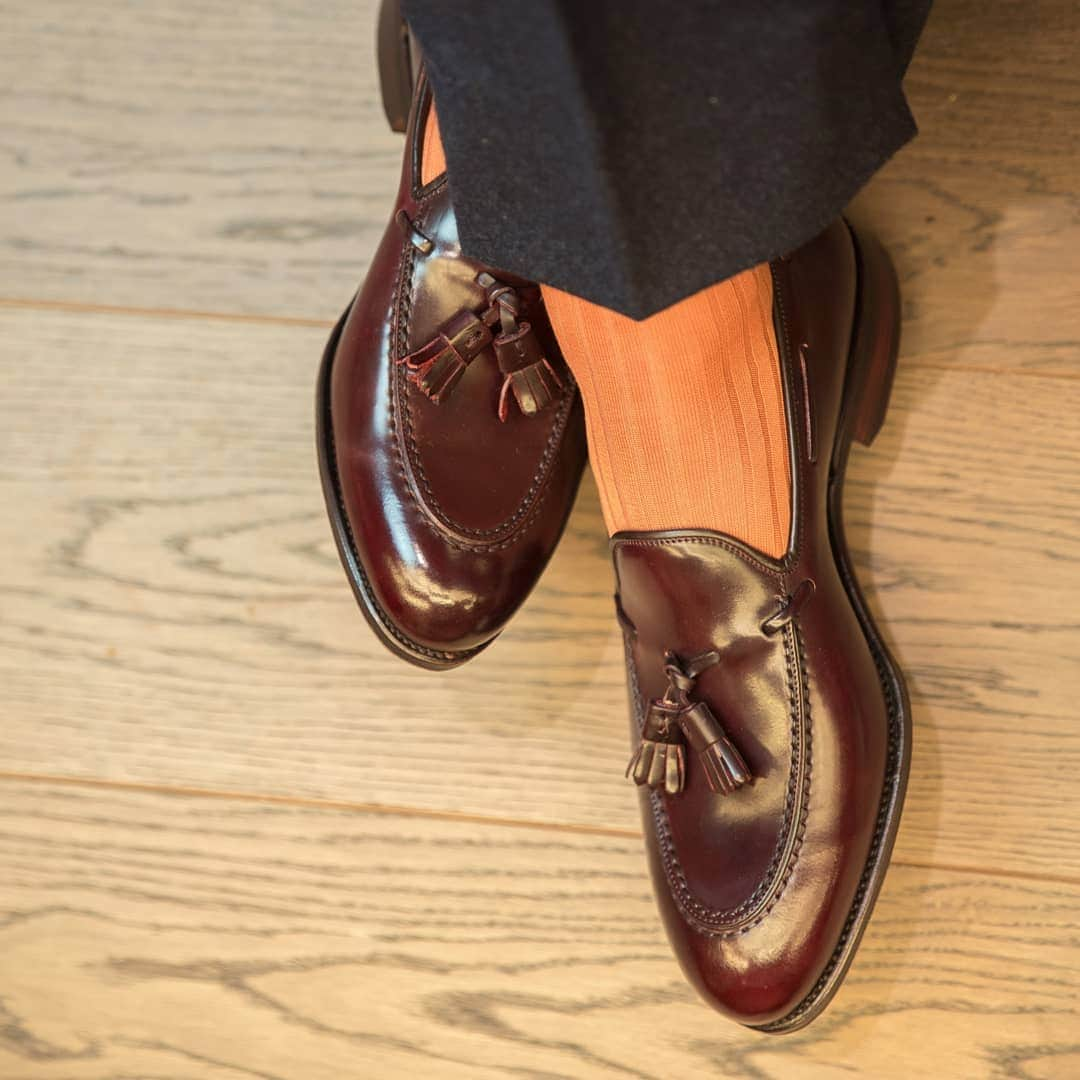 カルミナさんのインスタグラム写真 - (カルミナInstagram)「@horweenleather Shell Cordovan Tassel loafers in Color 8. ⁣ Discover our Collection of Shell Cordovan shoes at Carmina Website & Carmina Stores #carmina #carminashoemaker #goodyearwelted #tasselloafers #cordovan #cordovanshoes #cordovanloafers」7月29日 22時55分 - carminashoemaker