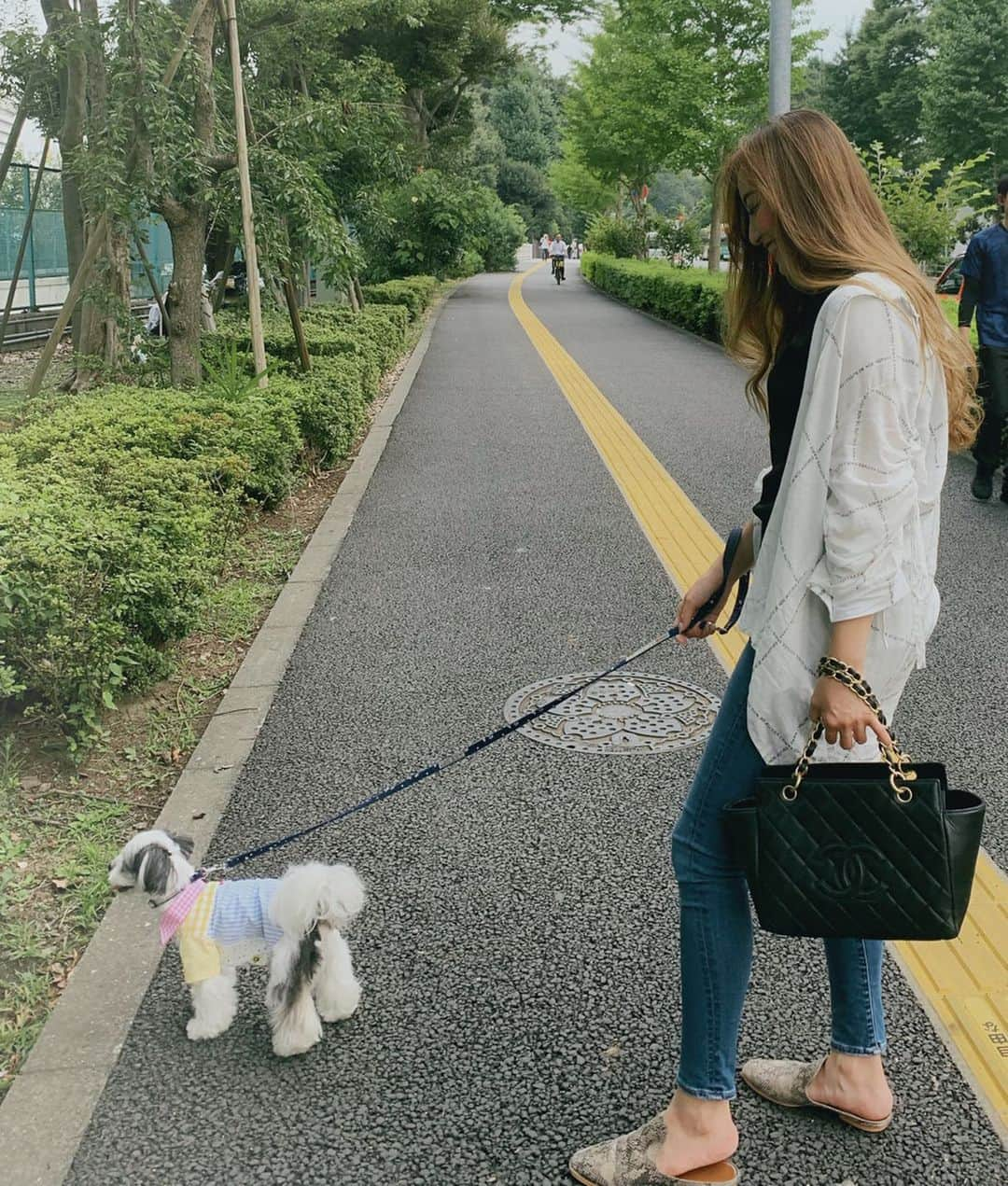 福野来夢さんのインスタグラム写真 - (福野来夢Instagram)「遂に関東も梅雨明け☀︎ でもさ、夏がもう1ヶ月しかないじゃない？ だからさ、梅雨が明けるとさ、あーもう夏が終わる。 って思ってしまうのよね笑 . お洋服は最近お友達が始めたECショップ @estela_select の♡ この時期冷房が強いところが多くて冷え性な私は 羽織るシャツ必須！笑 袖の遊びも可愛いし、柔らかい生地で透け感もあるからこの時期も👍 他にも可愛いお洋服たくさんあるから見てみてねっ。 . #ぺろりんのお洋服も #かわゆ #おろしたて  #次の投稿でご紹介  #estela #selectshop #セレクトショップ #import  #インポート #海外インポート #ファッション #通販 #韓国ファッション #韓国ファッションコーデ #code #ootd #cordinate」7月29日 23時06分 - rappy217