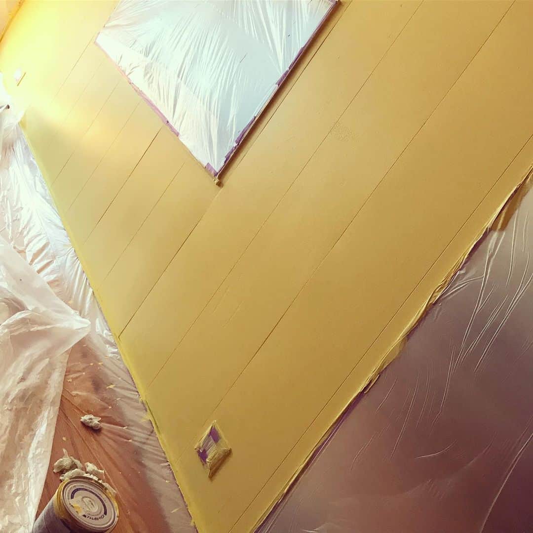 宇野薫さんのインスタグラム写真 - (宇野薫Instagram)「先日買ったペンキで 部屋の模様替え  #ペンキ塗り #ペンキ #DIY」7月29日 23時06分 - caoluno
