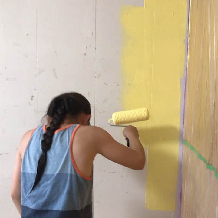 宇野薫のインスタグラム：「先日買ったペンキで 部屋の模様替え  #ペンキ塗り #ペンキ #DIY」
