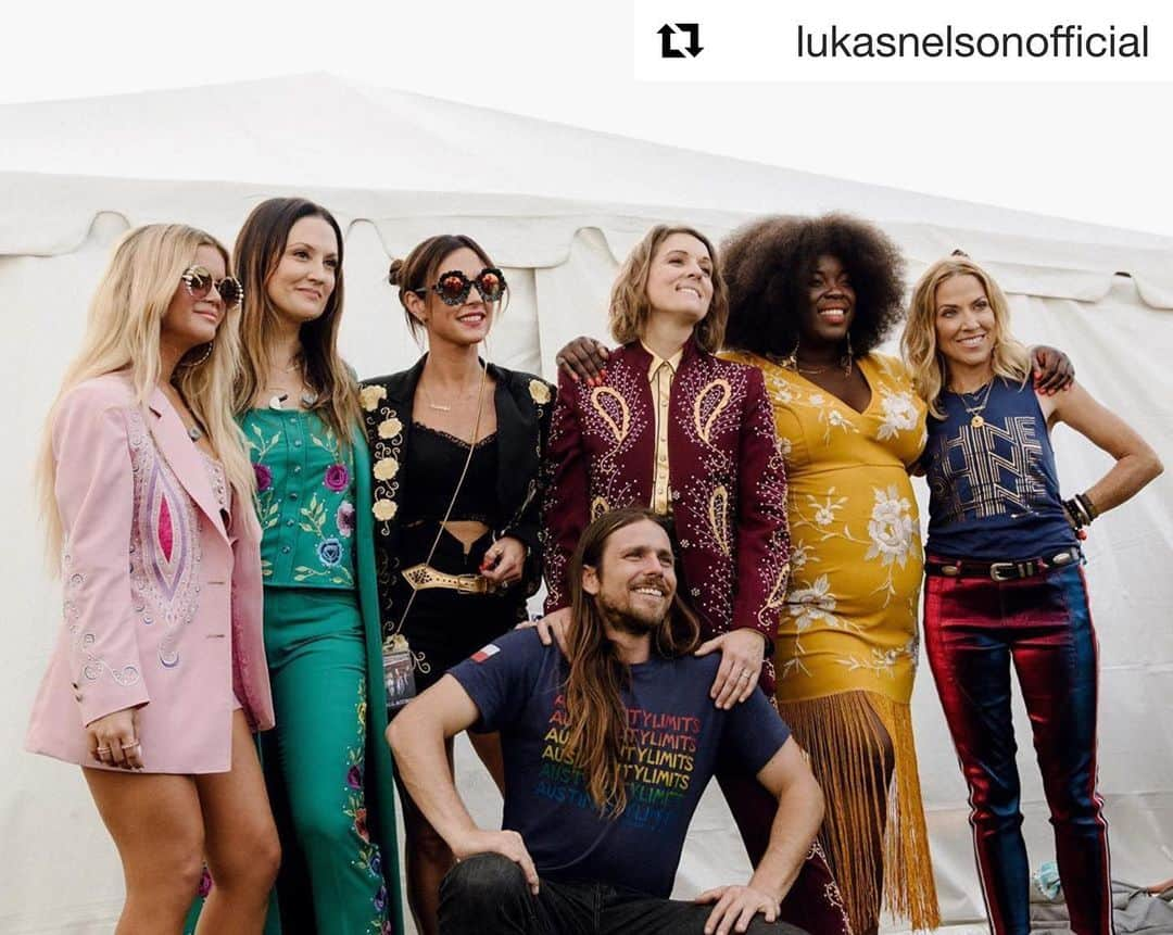 Broadcast Music, Inc.さんのインスタグラム写真 - (Broadcast Music, Inc.Instagram)「Spotted 👀 some #BMIFamily this weekend at the @newportfolkfest! We know there was some musical magic 💫✨ made! 👋 @thehighwomen @marenmorris @amandapearlshires @brandicarlile #NatalieHemby @iamyolaofficial @sherylcrow @lukasnelsonofficial 🎶💙🙌」7月29日 23時16分 - bmi