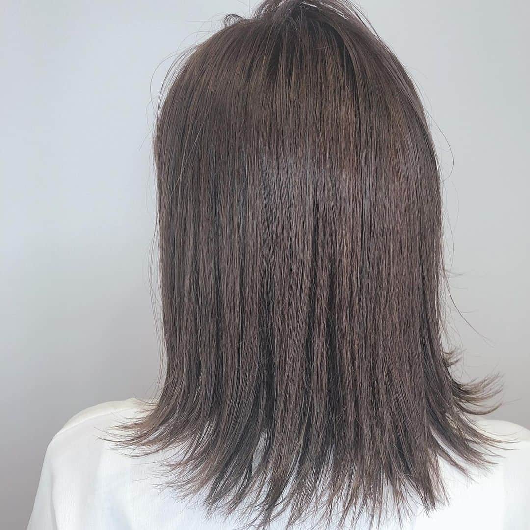 岩﨑名美さんのインスタグラム写真 - (岩﨑名美Instagram)「@abbey_kazuki に髪やってもらいました☺︎❤︎ 安定に想像以上に可愛くしてくれるので感謝です。👏😭 新しく発売されたオイルもすごく良かったので、愛用してます🤭  #abbey  #omotesando  #hair  #透明感カラー」7月29日 23時17分 - nami_iwasaki