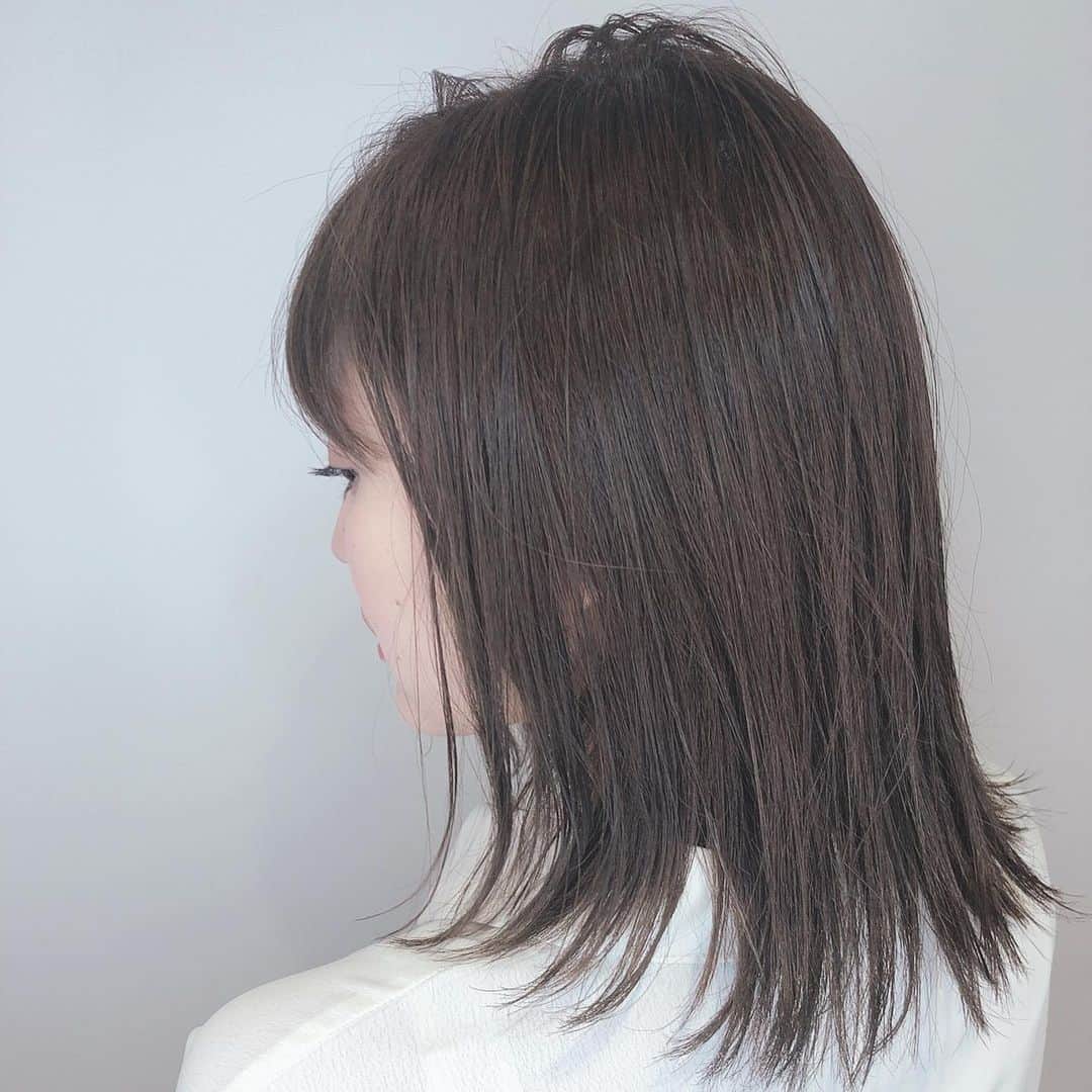 岩﨑名美さんのインスタグラム写真 - (岩﨑名美Instagram)「@abbey_kazuki に髪やってもらいました☺︎❤︎ 安定に想像以上に可愛くしてくれるので感謝です。👏😭 新しく発売されたオイルもすごく良かったので、愛用してます🤭  #abbey  #omotesando  #hair  #透明感カラー」7月29日 23時17分 - nami_iwasaki