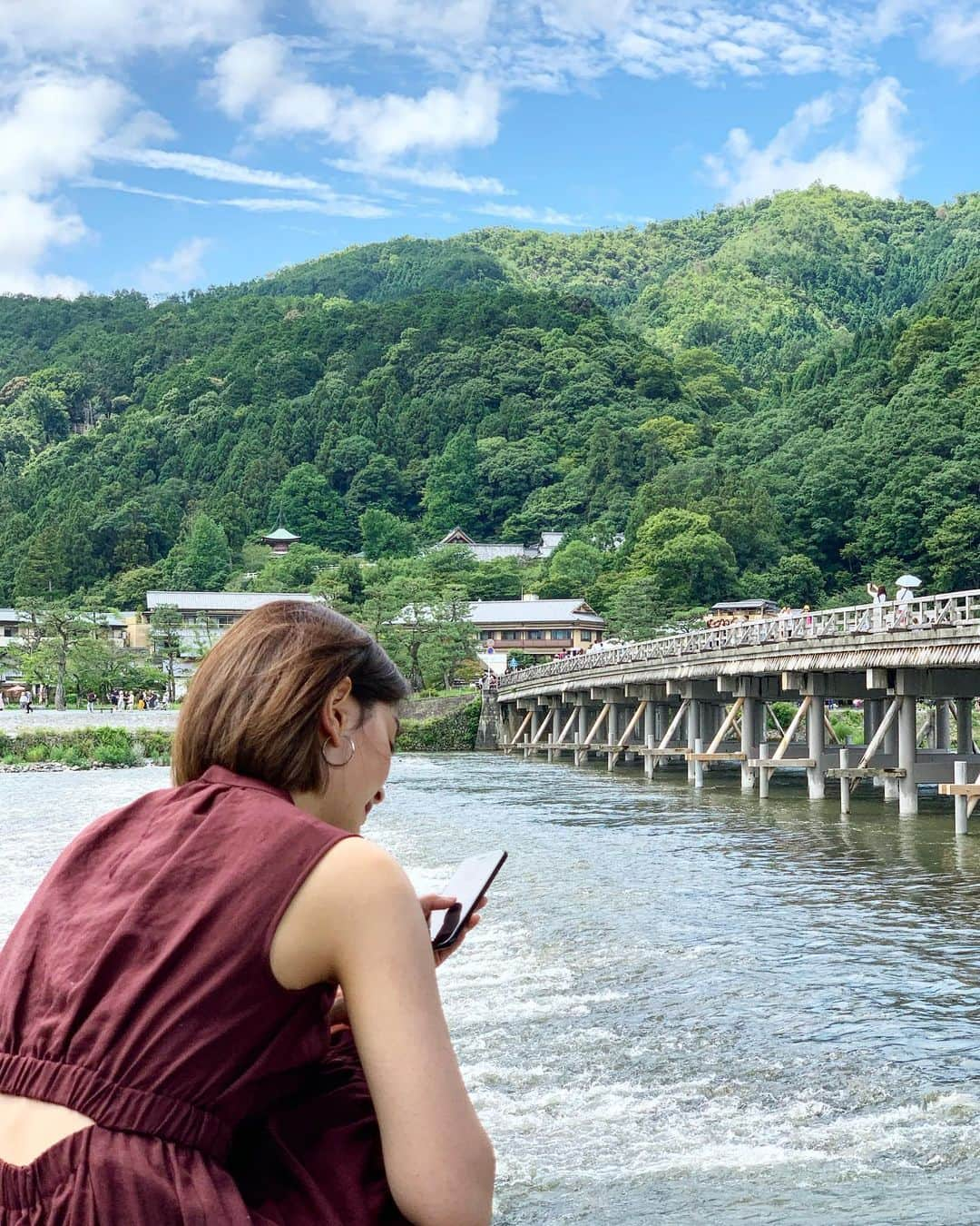 石橋杏奈さんのインスタグラム写真 - (石橋杏奈Instagram)「27 ▽ 先日27歳になりました お祝いコメントやDM下さった皆さまありがとうございます♡ 27歳の私はもっともっと私らしくありのままでありたいなぁ\(◡̈)/ それから健康であること 健康じゃないと日々楽しめないからこれはいちばん大切‼︎ 皆さんも健康には気をつけてくださいね ・ いつもいつも応援して下さってありがとうございます 27歳のわたしもよろしくお願いします♬*.+ﾟ ・ 写真はこのあいだ京都に行ったときのです もうすっかり暑いね 最近家の中にジムエリアを作ったので毎日鍛えて夏バテ予防してます 皆さんの夏バテ予防策はなんですか〜⁇ △ #夏も本格的になってきたね #仙台も暑いよぅ #石橋杏奈」7月29日 23時18分 - annaisbs_92