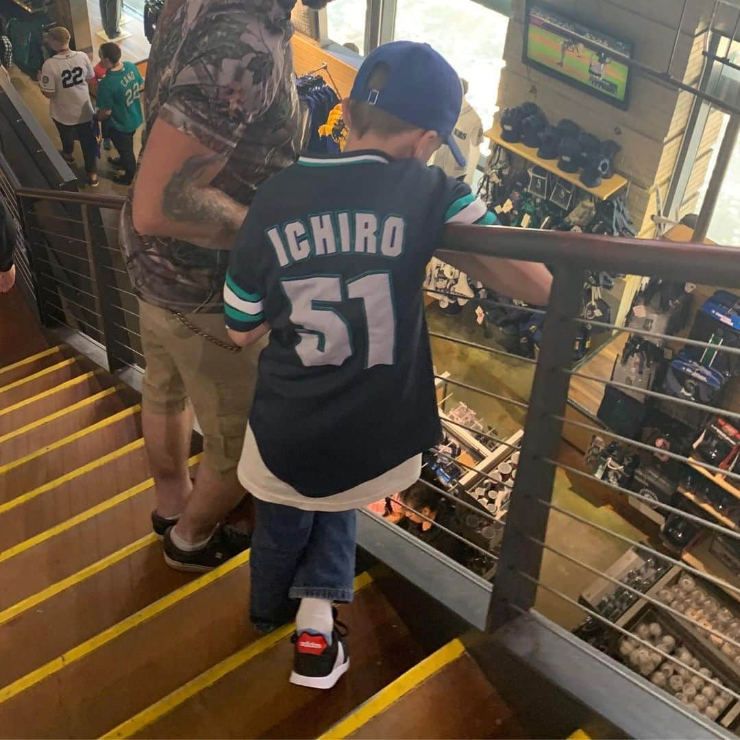 京乃ともみさんのインスタグラム写真 - (京乃ともみInstagram)「Perfect day for Mariner‘s game in Seattle!Never had such an awesome baseball’s experience before!💖 シアトルにいます。マリナーズの試合へ♩🇺🇸イチロー選手がアメリカでも、ものすごいcelebrationされてて感動…👏😭. . . #マリナーズ #シアトル #野球観戦 #seattletrip2019 #神戸出身 #オリックス時代のイチロー 選手も #mariners」7月29日 23時22分 - tomomi_kyono