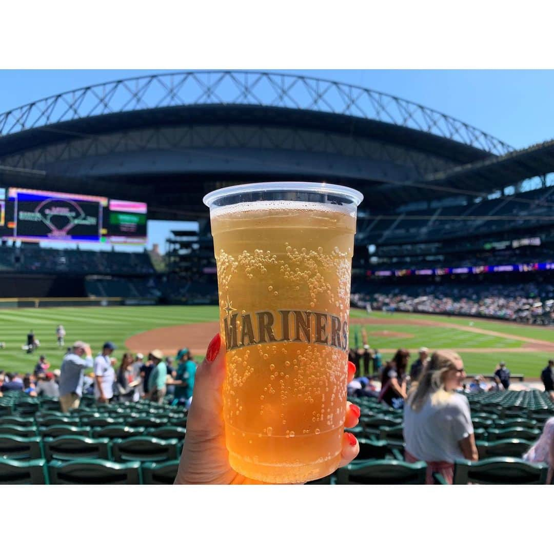 京乃ともみさんのインスタグラム写真 - (京乃ともみInstagram)「Perfect day for Mariner‘s game in Seattle!Never had such an awesome baseball’s experience before!💖 シアトルにいます。マリナーズの試合へ♩🇺🇸イチロー選手がアメリカでも、ものすごいcelebrationされてて感動…👏😭. . . #マリナーズ #シアトル #野球観戦 #seattletrip2019 #神戸出身 #オリックス時代のイチロー 選手も #mariners」7月29日 23時22分 - tomomi_kyono